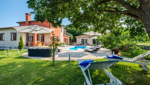 Villa Ivona, a luxurious villa minutes from the sea - Foto 3, Garden, sunbed