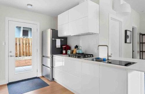 Superb location steps to DT and UT - Foto 8