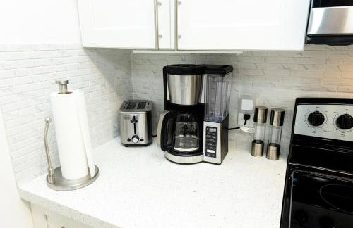 Your Perfect Oasis in Miami! - Photo 10