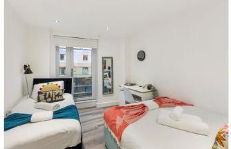 A Splash of Color: Spacious & Funky 3-BR Flat - Foto 20