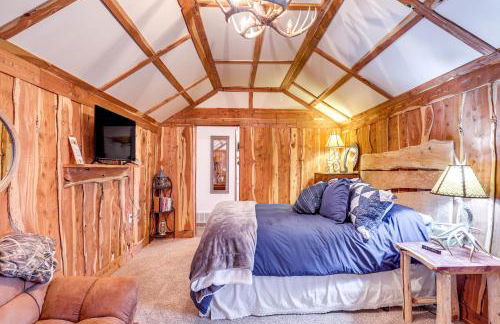 Glenvil Cabin with Gas Grill Steps to Dock and Pond! - Foto 11