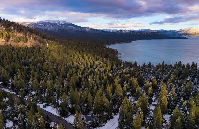 Peaceful Tahoe Retreat 5mins to Lake Cozy Modern Cabin - Foto 33