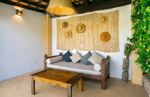 Luxury Private Family Villa with Pool AC & Parking - Foto 48