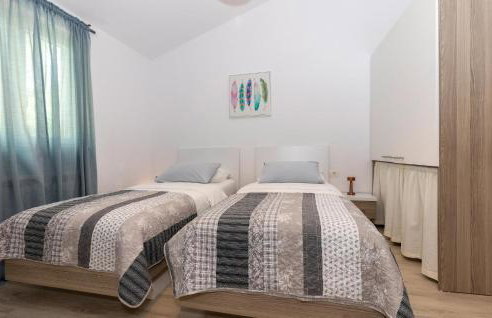 Beautiful Home In Kunj With Wifi - Photo 44