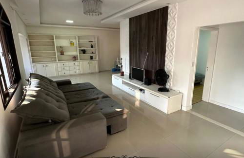 Casa Ampla em Blumenau 5 min Vila Germânica - Foto 1