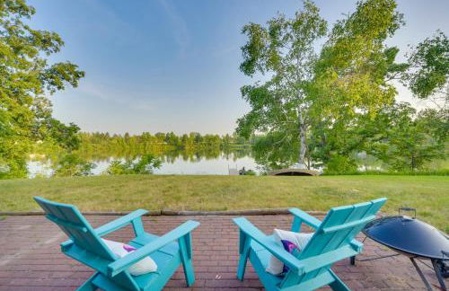 Lakefront Birchwood House with Deck and Fire Pit! - Foto 2