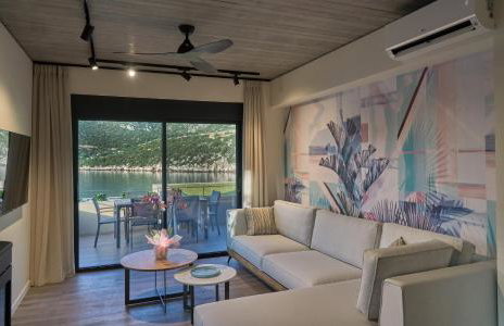 Into The Blue Suites - Photo 2