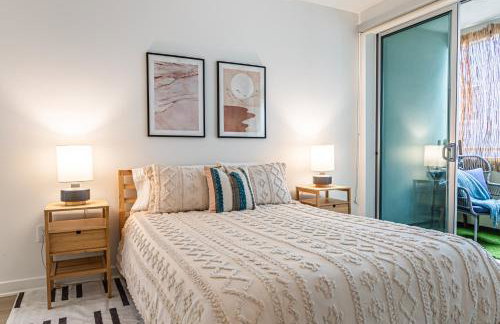 Stylish 2BDR & 2BTH - 15 mins walk to the beach! - Foto 38