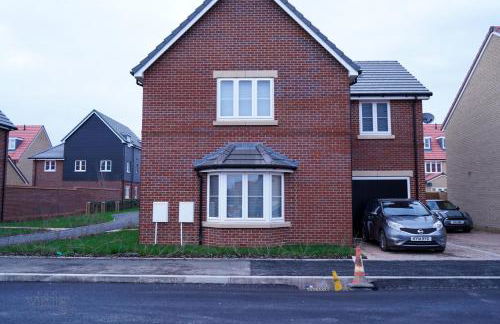 A1M Hampton Height New Entire 4bed House PE7 8SN - Foto 1