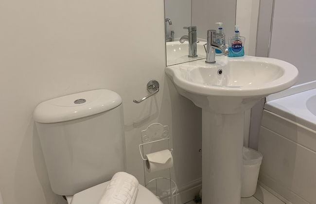 Aberdeen Serviced Apartments - The Lodge - Photo 3