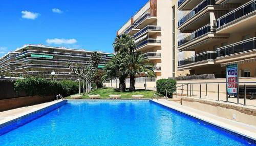 APPART STANDING 2 chambres 2SDB clim PISCINE PARKING WIFI TERRASSE 21m2 LOCAL VELO Port-Aventura, plage, centre - Foto 2, Garden