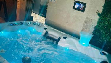 Loveroom 50 nuances de bulles jacuzzi et sauna privatif - Foto 2