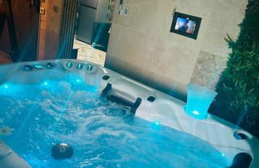 Loveroom 50 nuances de bulles jacuzzi et sauna privatif - Foto 2