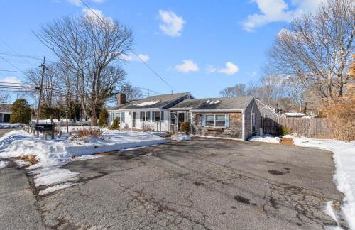 Family Walk to Craigville BeachBright 4BR Coastal Retreat - Foto 4