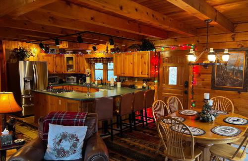 BearHavencabinfun 3 story Log Cabin Mountain View,Hot Tub, sleeps 10 - Foto 18