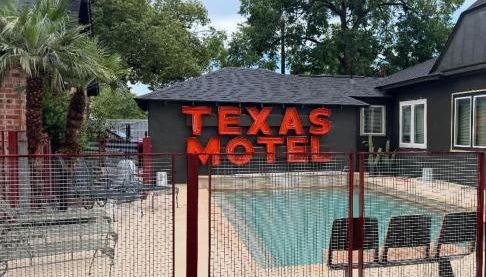 the reverie - romantic & eclectic with pool & hot tub at The Ponderosa - Foto 4