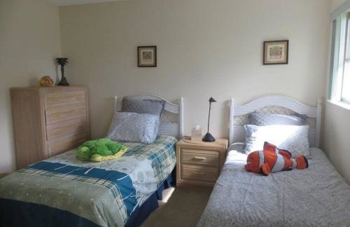 Spacious villa, pool, water views, walk to beach - Foto 2