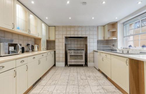 Parea Living - Spacious 4 Story House, Families, Big Groups - Foto 16