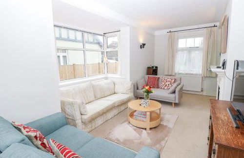 Framingham - Photo 4