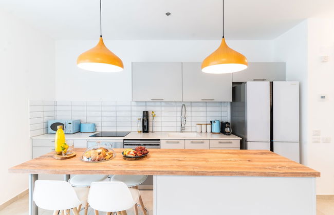 Sunlit Urban Escape with Balcony by Sea N Rent - Foto 17