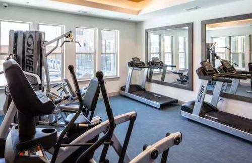 Bright 2BD 2BA Suite Gym and Pool City Center Stay - Foto 30