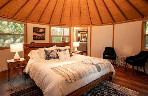Gorgeous Glamping Yurt for a Unique Romantic Getaway near Austin - Foto 6