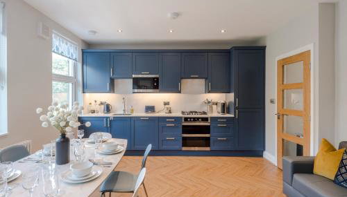 West Hampstead 3BR Family Duplex 3-Mins to Tube & Rail - Foto 1, stove, pet friendly, minibar