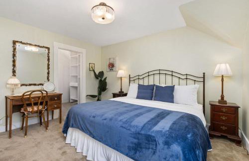 City Park Charm - Vintage Home with Modern Comforts - Foto 47