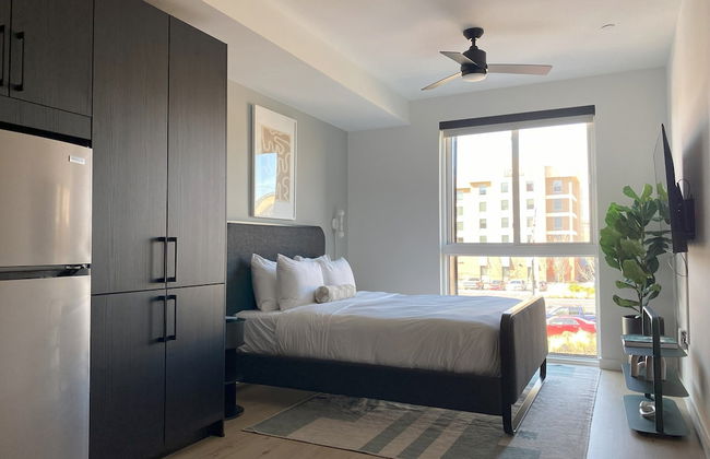 Cozy Downtown Spot, Gym, 5 min to Hospital) for field - Foto 27