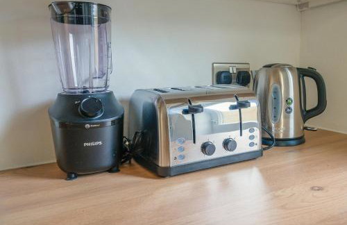 Modern Home with Games Room, Watford - Foto 10