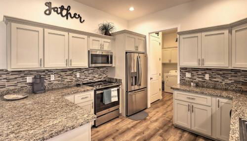 Bright Home with Yard, 4 Mi to Colorado River! - Foto 3