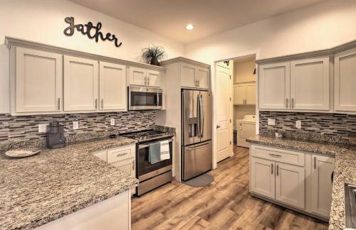 Bright Home with Yard, 4 Mi to Colorado River! - Foto 3