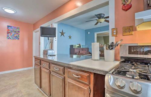 Suburban Home with Backyard Patio Less Than 7 Miles to Dtwn! - Foto 12