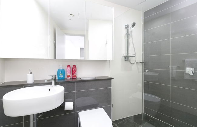 High-End Riverside Home - Foto 16