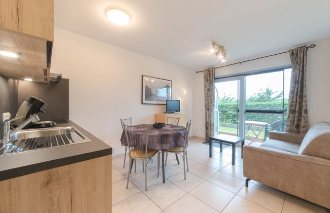 2 bedroom Apartment in Bredene with swimming pool and garden - Photo 1