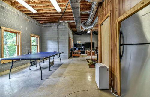 Stunning Mountain Cabin with Hot Tub and Game Room Near Asheville in Old Fort, NC - Foto 29