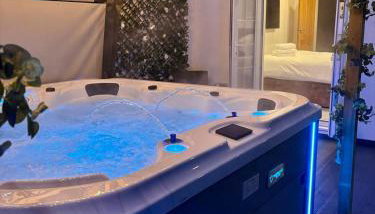 Lethbridge Villa 49 3-bedroom Apartment with private HOT TUB,Fibre WiFi, free parking, sleeps 6 - Foto 2