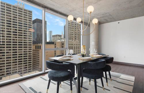 Linea Luxury Living with Indoor Pool and Rooftop Views in The Loop - Photo 14