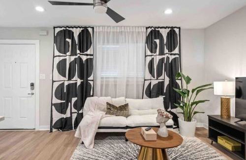 Quiet neighborhood steps away from Downtown stores - Foto 10