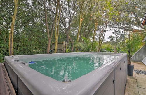 Chic A-Frame Escape with Fire Pit - Private Property - Foto 25