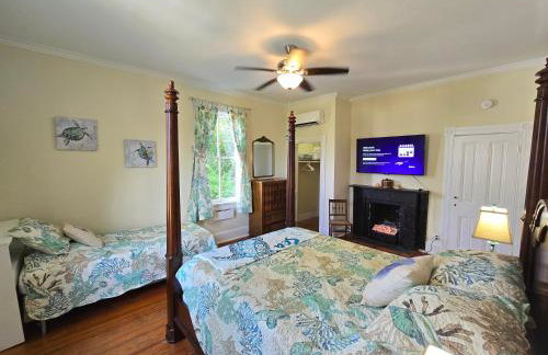 Newly Renovated Historic 6-Bedroom Manor, Where Timeless Elegance Meets Modern Luxury - Foto 12