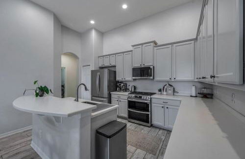 Large 5 bd home close to Beaches - Photo 6