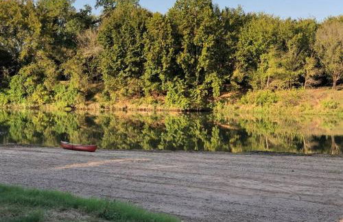 Colorado river access, game room & swimming pool - Photo 24