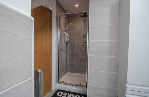 Modern 2-Bed Home in Swinton by MCPI Hosting, Perfect for Families & Contractors - Foto 9