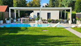 Luxurious large home with Pool, Garden, Koi Pond only 12 min to Octoberfest - Foto 2