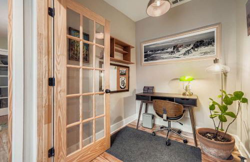 Elegant & Spacious Family Gem with Games, Office, Yard - Foto 18