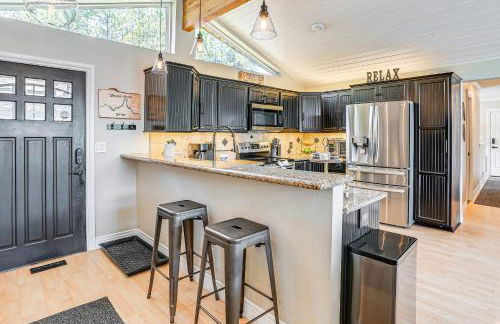 Lakefront Retreat with Kayaks, Paddle Boards and Deck! - Foto 6