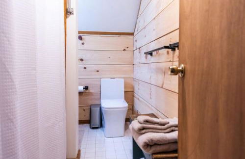 New! Designer 3BR Cabin Walk to Pond Mtn Views - Foto 19