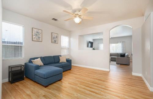 Central Bliss near parks & shops - Photo 6