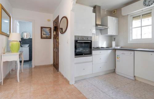 Villa with Free Heated Pool - Pass the Keys - Photo 4